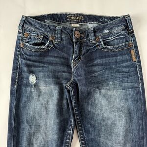 Silver Low Rise Alex Dark Blue Distressed Women's Flare Jeans size 28/31